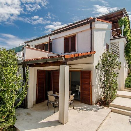 Apartmani Alice Njivice Exteriör bild