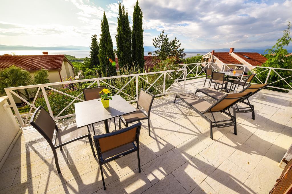 Apartmani Alice Njivice Exteriör bild