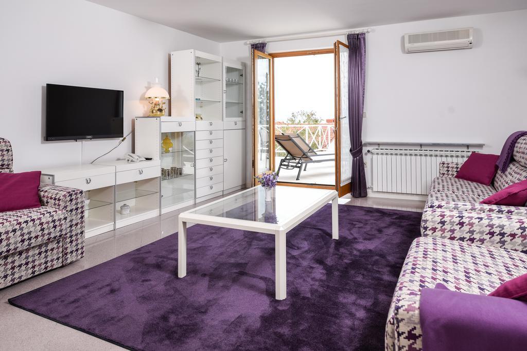 Apartmani Alice Njivice Exteriör bild