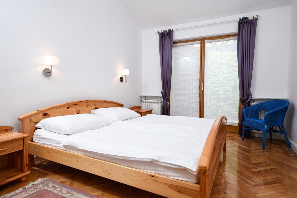Apartmani Alice Njivice Exteriör bild