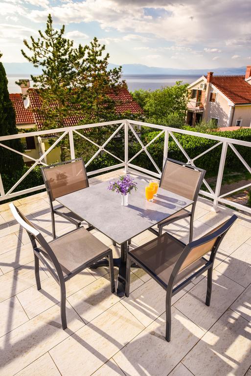Apartmani Alice Njivice Exteriör bild