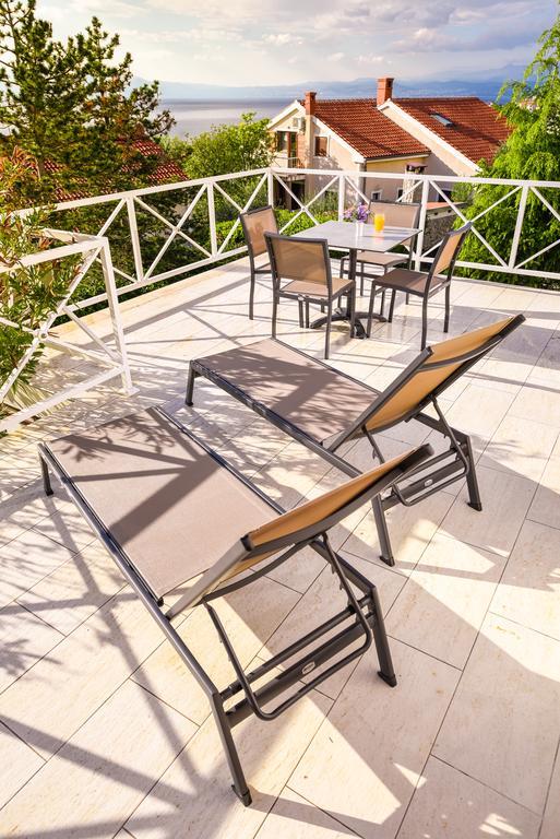 Apartmani Alice Njivice Exteriör bild