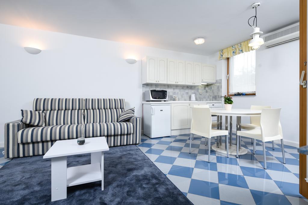 Apartmani Alice Njivice Exteriör bild