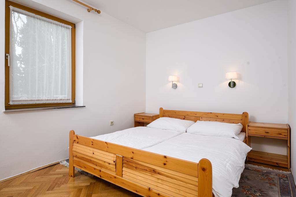 Apartmani Alice Njivice Exteriör bild