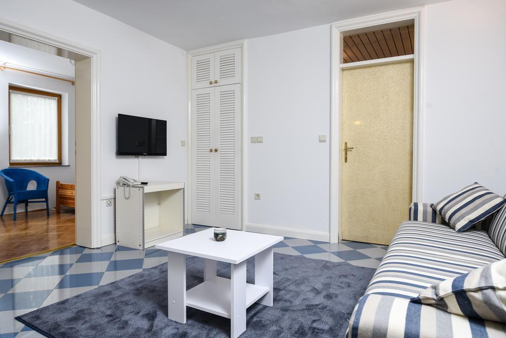 Apartmani Alice Njivice Exteriör bild