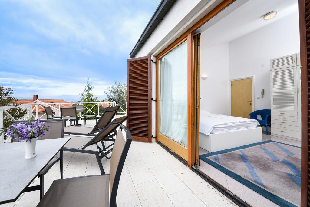 Apartmani Alice Njivice Exteriör bild
