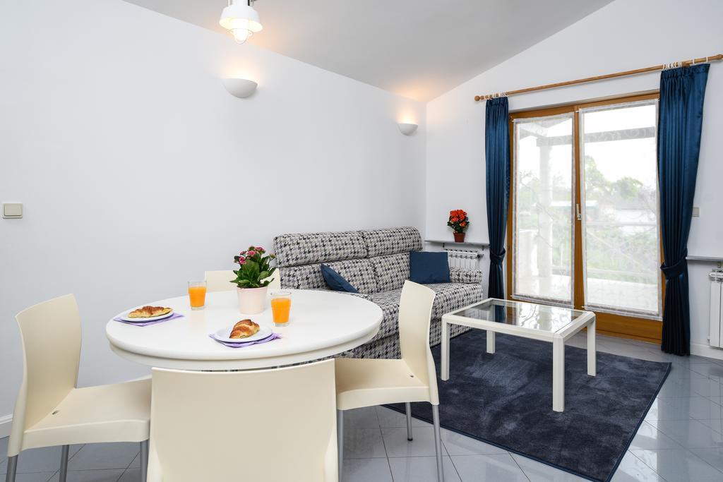 Apartmani Alice Njivice Exteriör bild