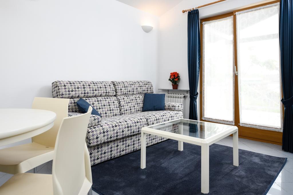 Apartmani Alice Njivice Exteriör bild