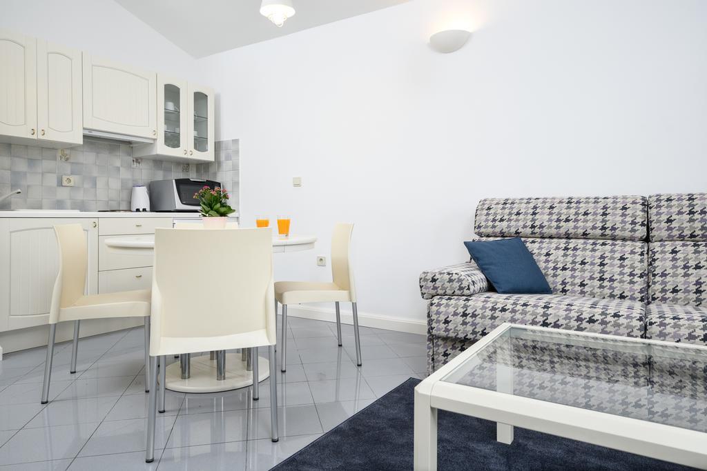 Apartmani Alice Njivice Exteriör bild