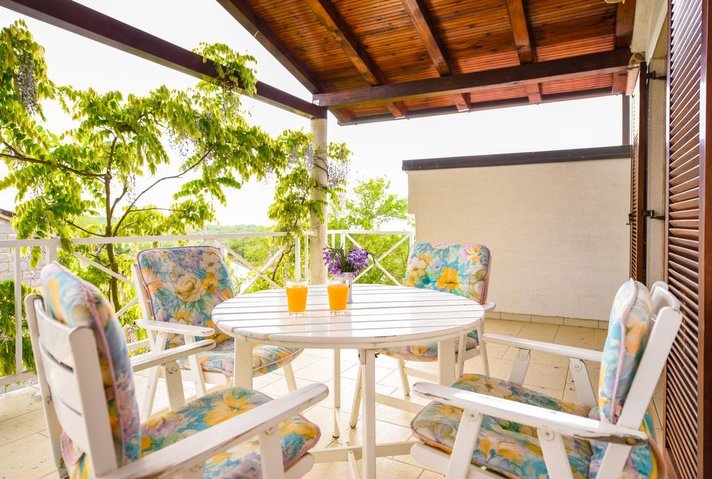 Apartmani Alice Njivice Exteriör bild