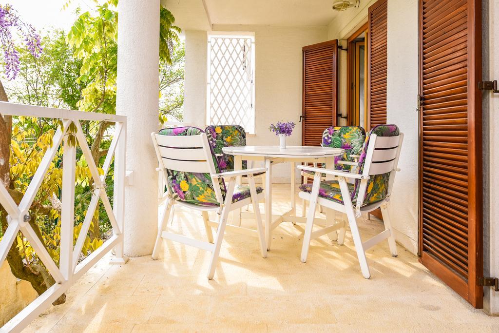 Apartmani Alice Njivice Exteriör bild
