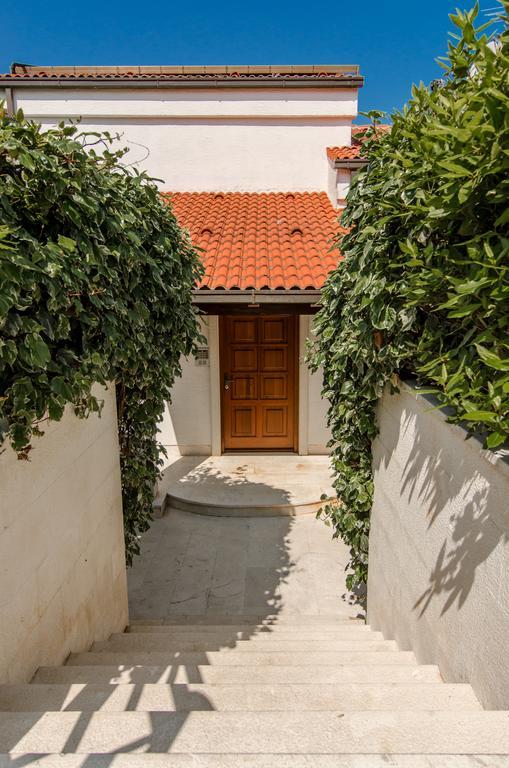 Apartmani Alice Njivice Exteriör bild